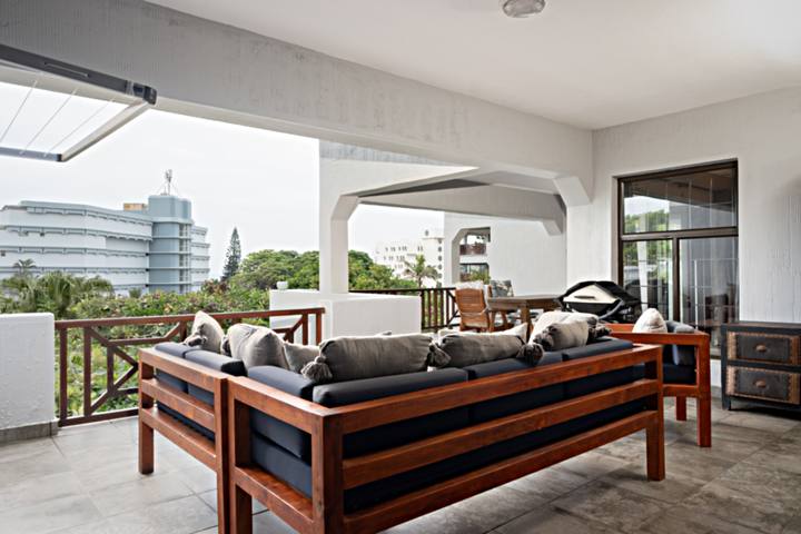 La Pirogue 14 Patio and View